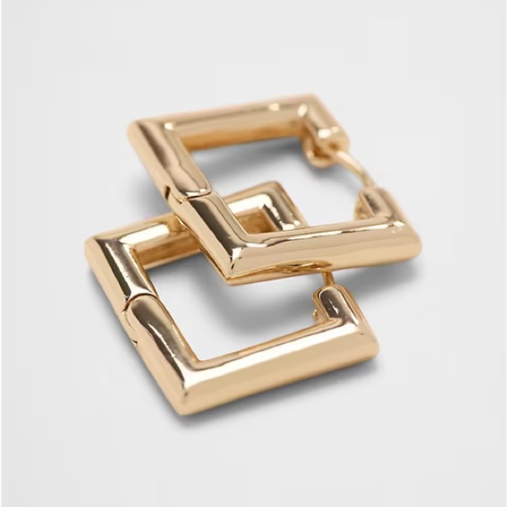 NWT BANANA REPUBLIC SQUARE HOOP SCULPTURAL EARRINGS

Hypoallergenic brass plated